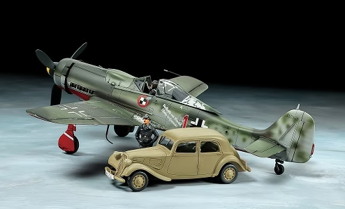25213 1/48 Focke-Wulf Fw190 D-9 JV44 & Citroen 11CV Staff Car Set 